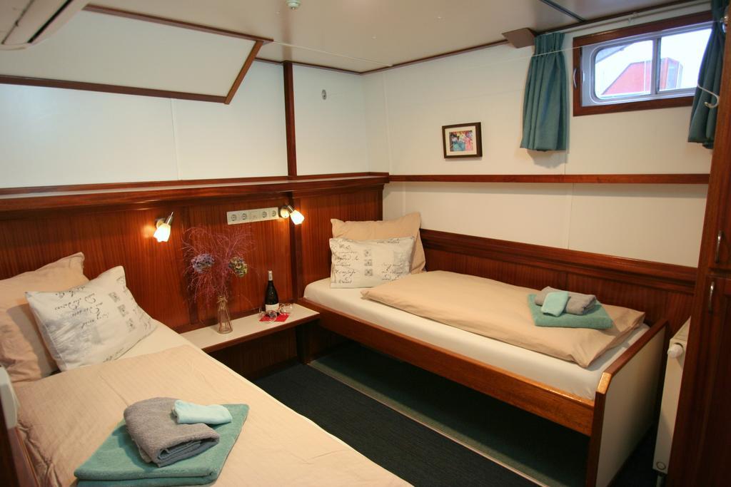 Hotelboat Fiep Амстердам Екстер'єр фото